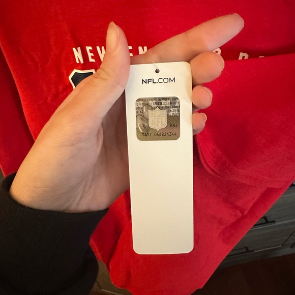 *****SOLD***** NWT NFL Patriots T-Shirt - Picture 4 of 5